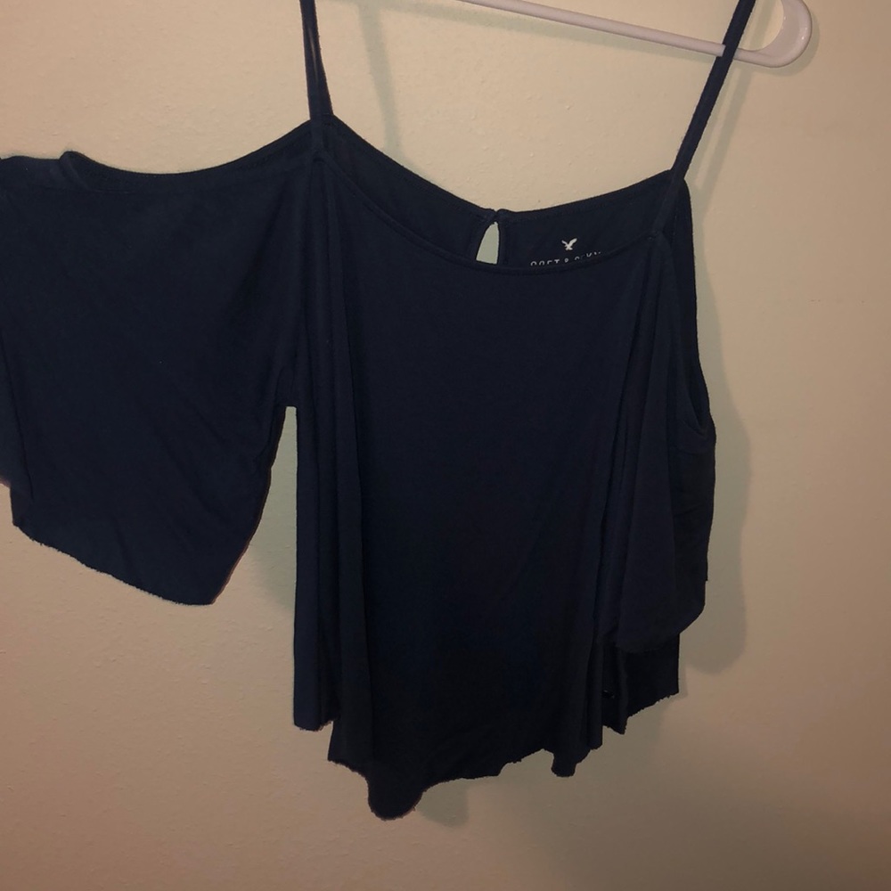 Open shoulder crop top tee